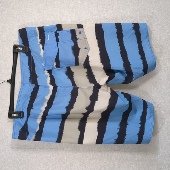 Volcom Men's Long 4 Way Stretch Board Shorts Size 36 Like New - Picture 5 of 8